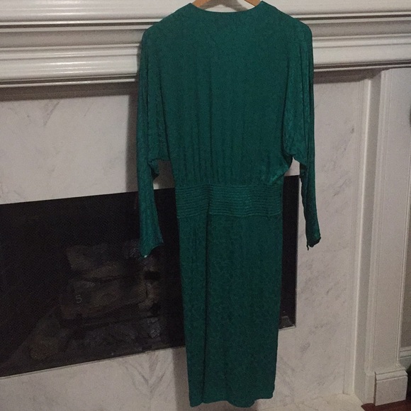 Green dress - Picture 4 of 4